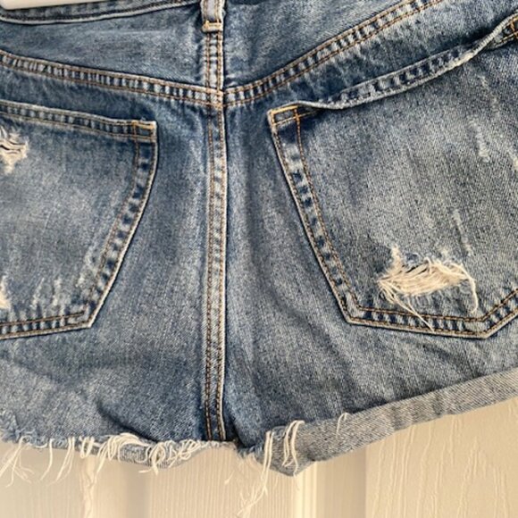 We The Free  Distressed Shorts Size 28 - Picture 4 of 8